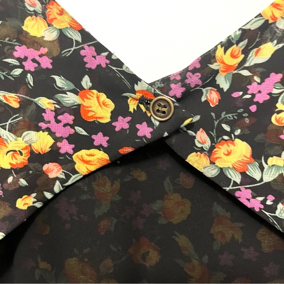 floral short sleeve mini dress with open back - Picture 14 of 16